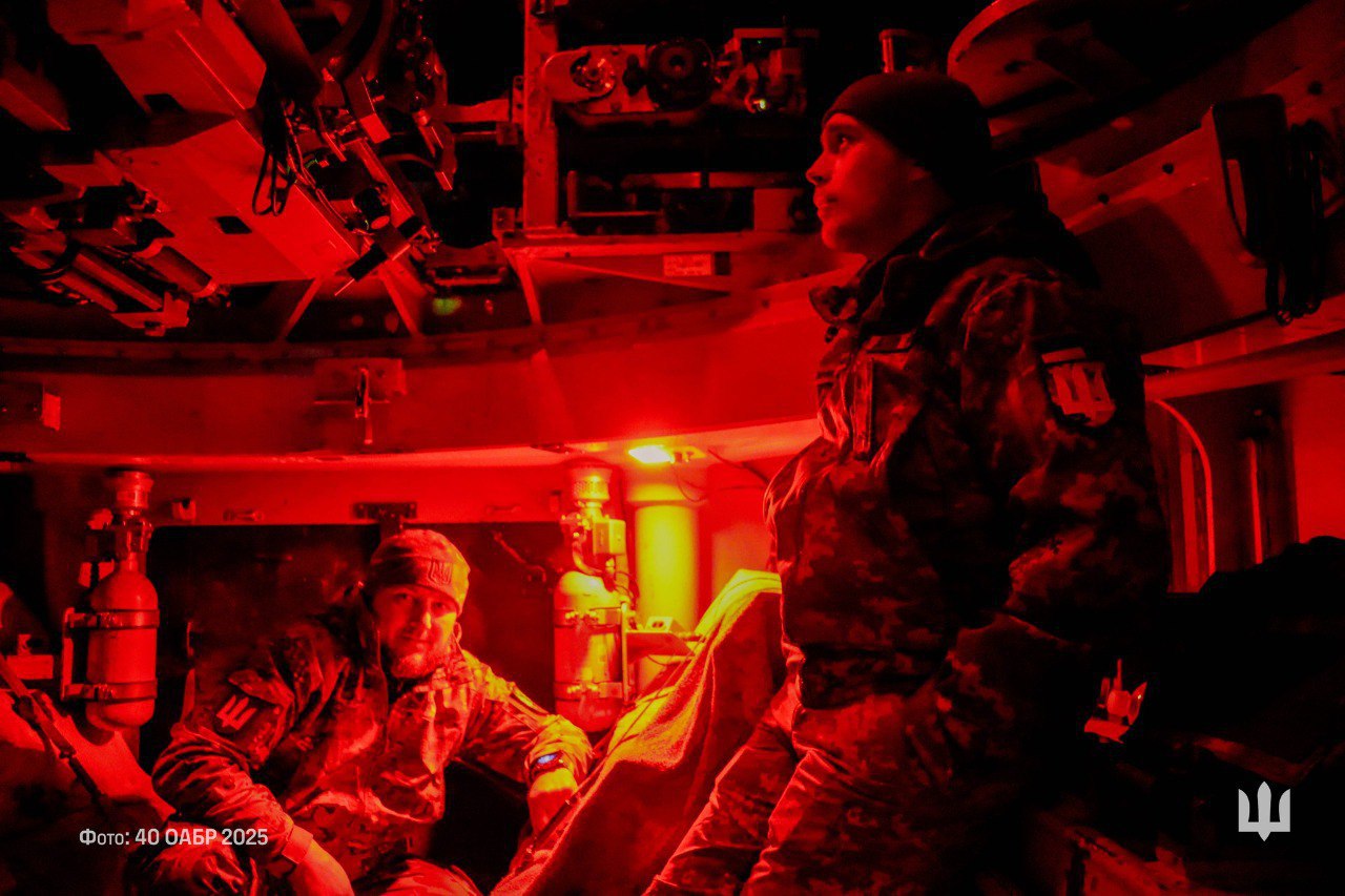 Under the cover of darkness, Ukrainian artillery delivers a devastating blow to russian forces Defense Express The 40th Separate Artillery Brigade Demonstrates How Polish AHS Krab System Transforms Night into an Ally on the Battlefield (Photos)