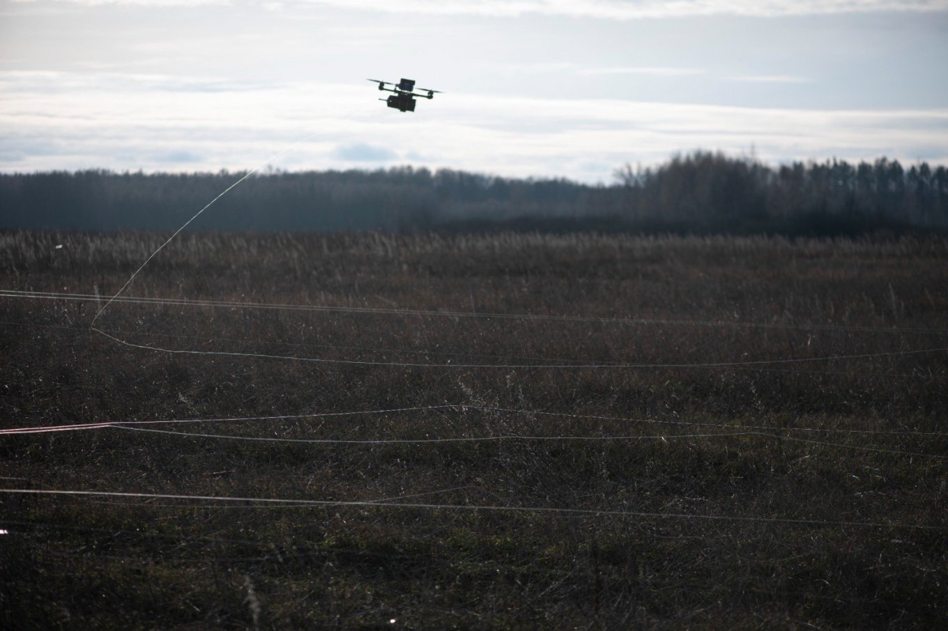 Another example of a fiber-optic reflection / Defense Express / Turns Out Fiber-Optic Drones Can Compromise Their Operators (Video)