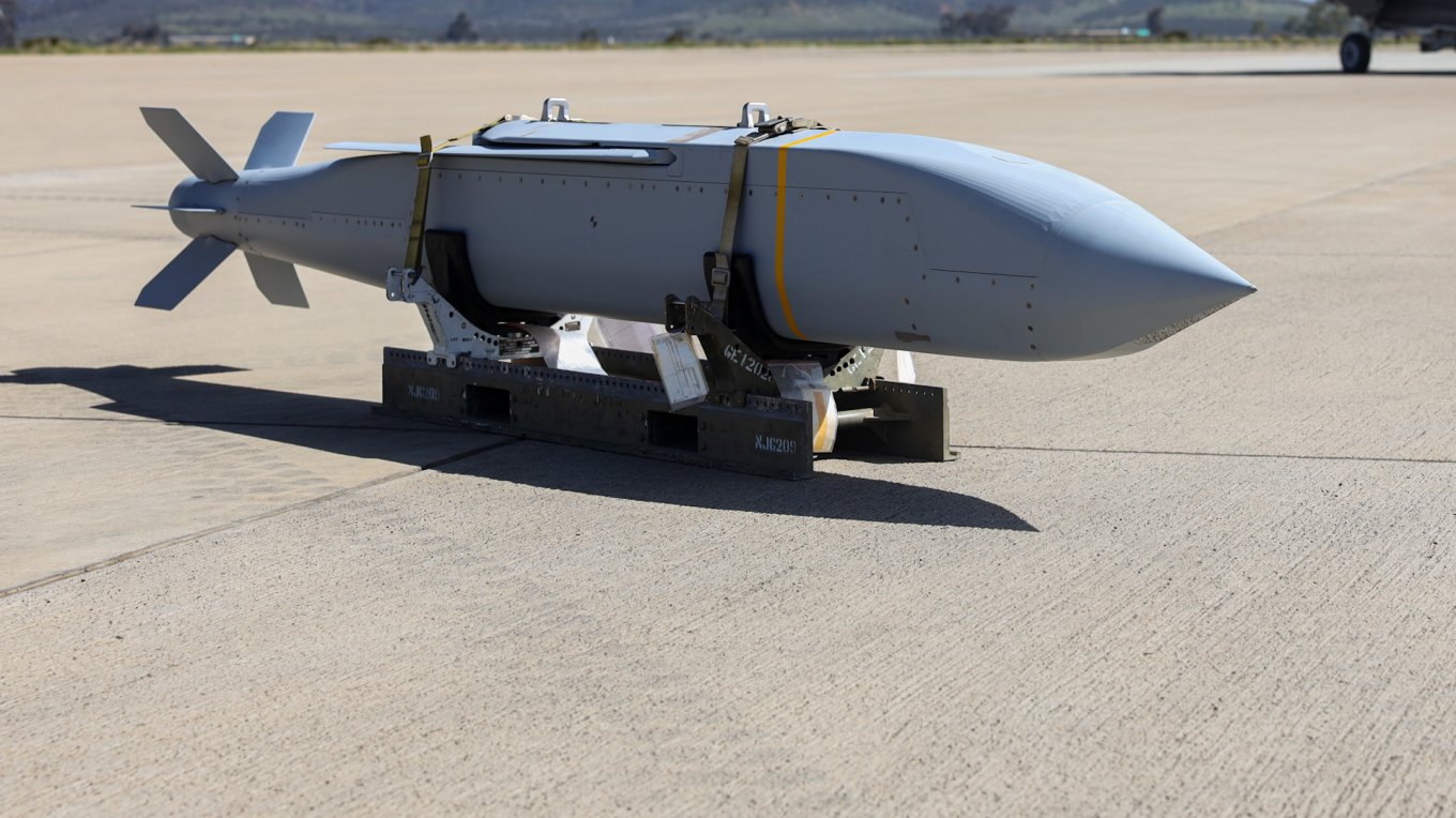 How many AGM-154 JSOW does the U.S. have available for conversion into cruise missiles?