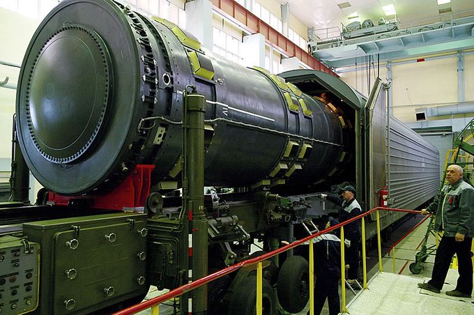 Loading of the R-30 Bulava ICBM for another test launch, What to Consider When Moscow Starts Another Nuclear Blackmail, Defense Express