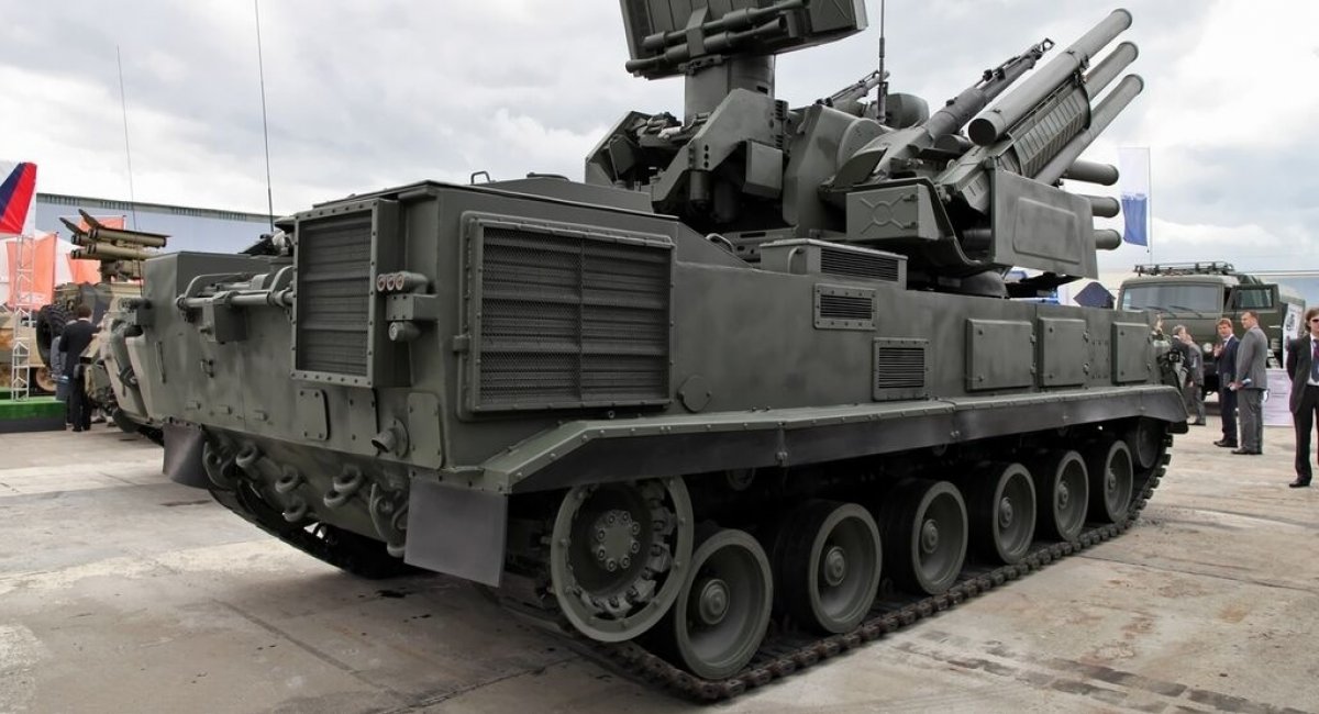 The Pantsir-SM-SV anti-aircraft system Defense Express Ukrainian Forces Damage russian Pantsir-S1 System With Drone (Video)