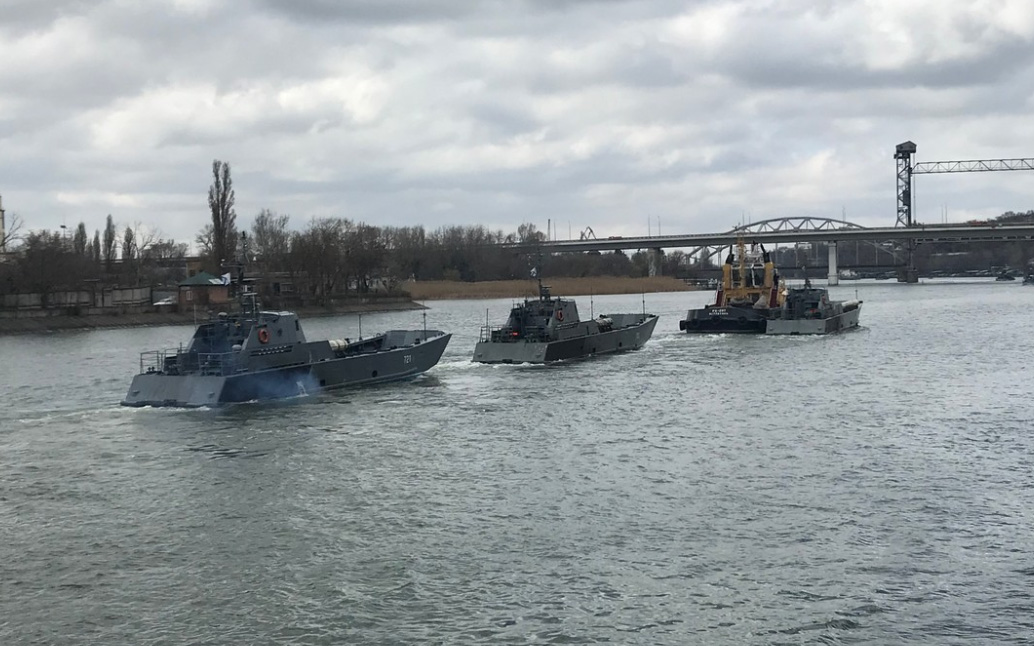 Landing boats of the Caspian flotilla of the Russian Navy perform a demonstrative redeployment to the Black Sea, April 2021, Defense Express