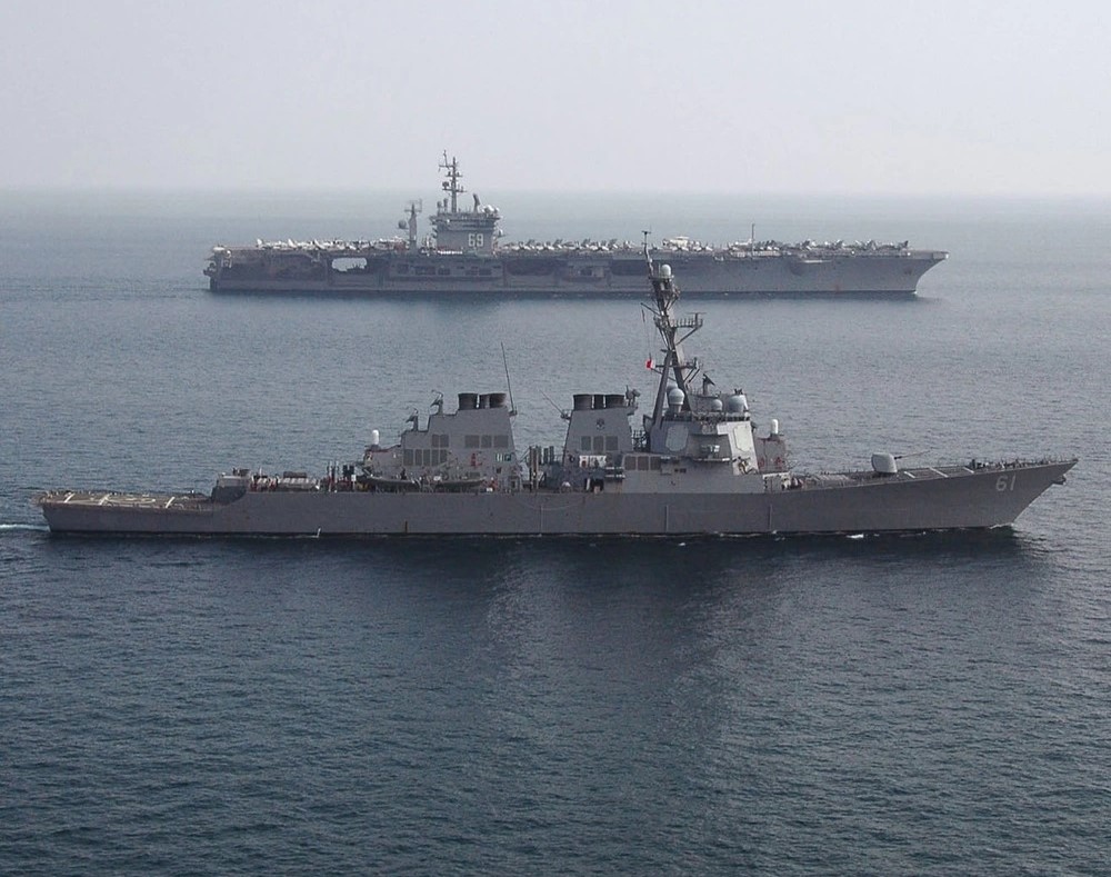 Illustrative photo: an Arleigh Burke-class guided-missile destroyer steams alongside the Nimitz-class aircraft carrier (in the background) / Defense Express / How russian 3M22 Zircon Reached Hypersonic Yet Failed to Accomplish the Very Task it was Created For