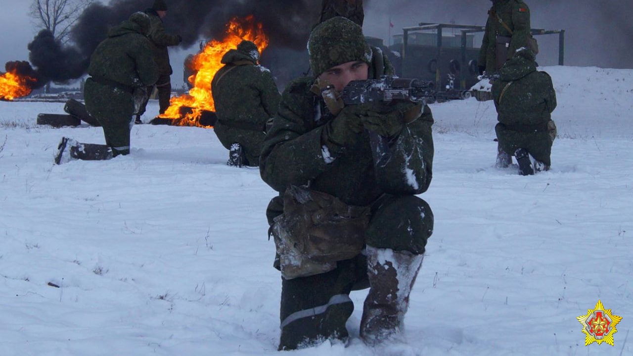 It Seems That There Is a Shortage of Winter Uniforms In Belarus: the Special Operation Forces Are Dressed In Felt Boots And Peacoats of the Chechen War (Photo), Defense Express, war in Ukraine, Russian-Ukrainian war