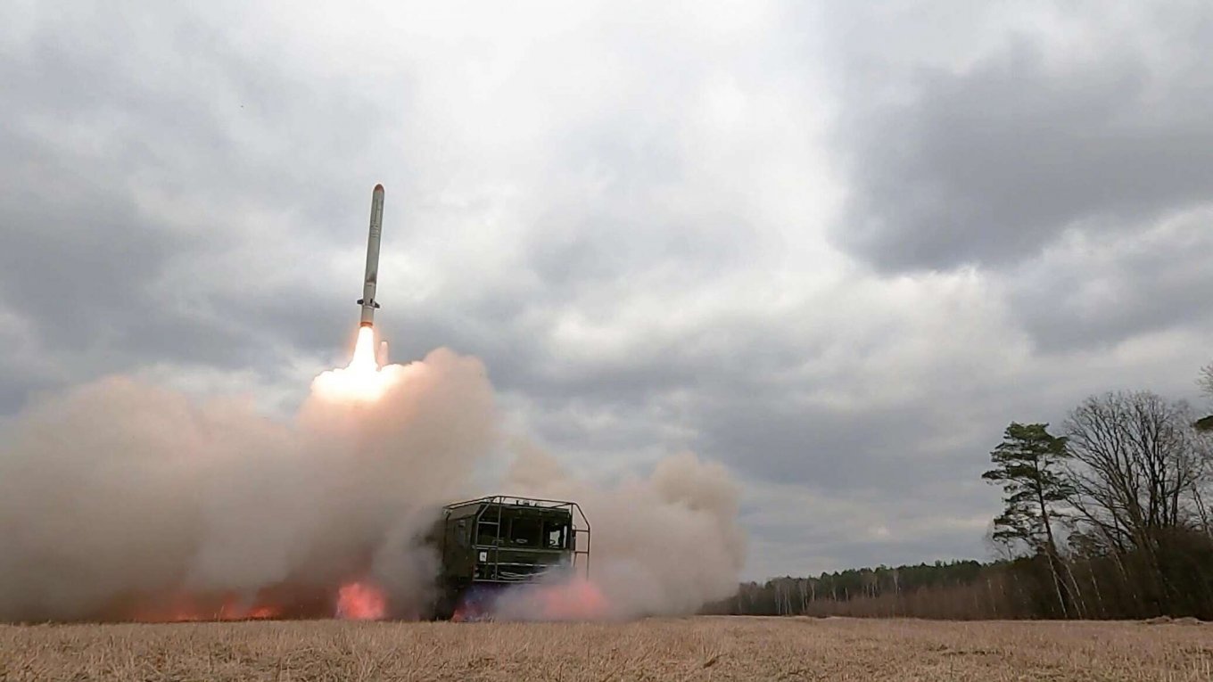 How Many Missiles Were the russians Able to Accumulate to Strike Ukraine This Winter, A launch of the P-500 missile of the Iskander-K mobile short-range ballistic missile system, Defense Express