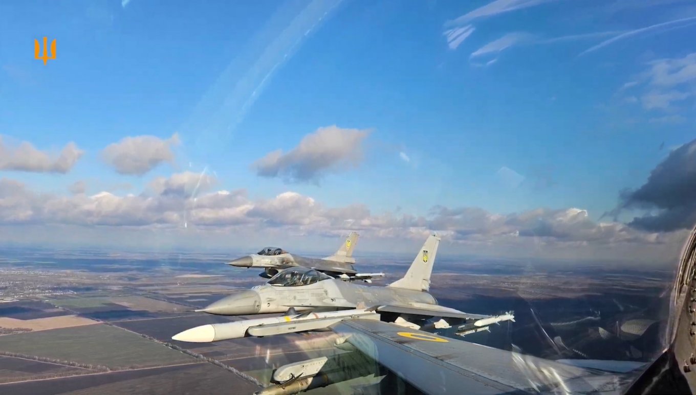F-16AM fighters of the Ukrainian Air Force with AIM-9 and AIM-120 missiles