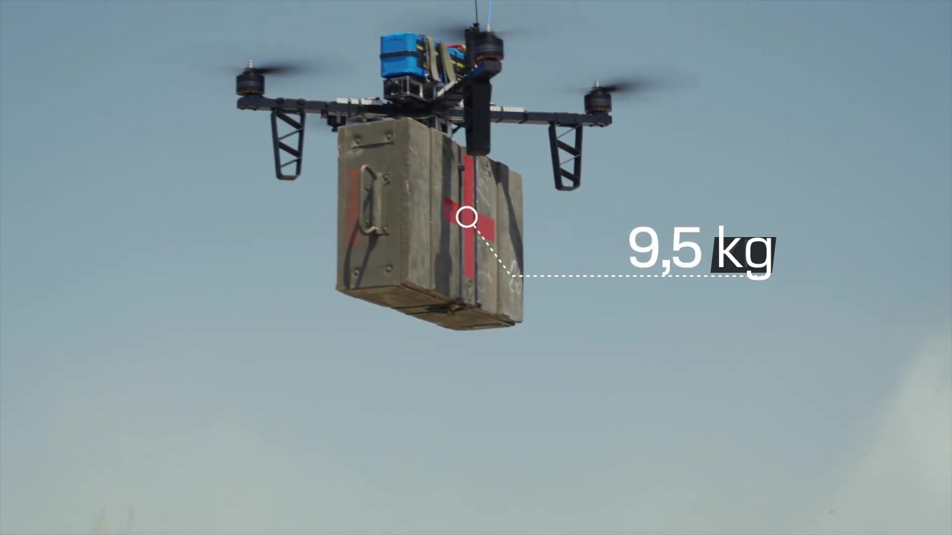 Payload capacity of the  Hornet Queen / Defense Express / Ukraine's Biggest FPV Drone, the Hornet Queen, Revealed: Bomber, Kamikaze, Minelayer, Mothership