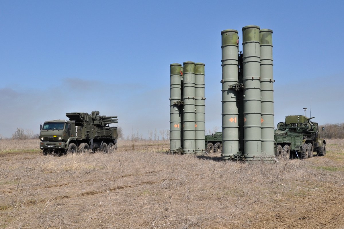 S-300 missile launchers / Ukrainian Armed Forces Destroyed a Battery of russian S-300 Systems That Were Shelling Mykolaiv