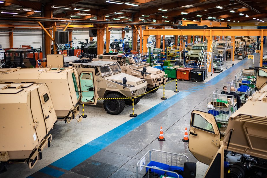Assembly lines of Arquus Bastion armored vehicles at the Saint-Nazaire plant, France / Defense Express / EU Commission’s 'Readiness 2030' Plan Envisions Ukraine as a 'Steel Porcupine' Integrated Into Europe's Defense Industry