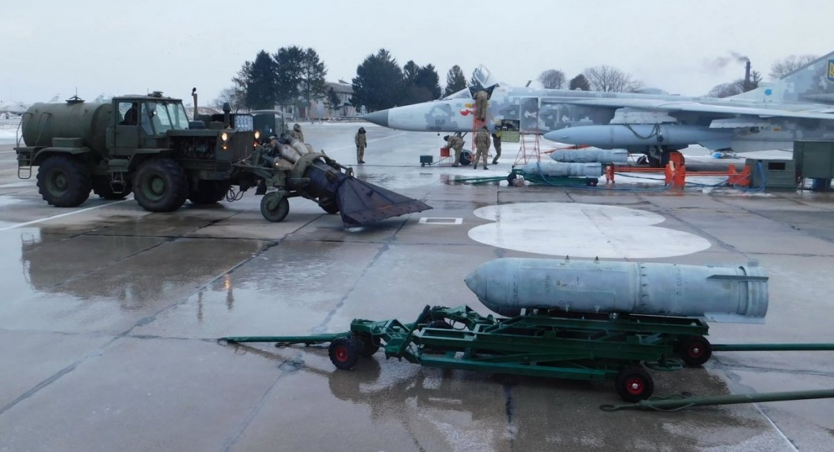 The preparation for the Su-24 aircraft flight, January 2022 Defense Express Pentagon Sends JDAM Bombs to Ukraine for the Second Time in Five Months, but Their Capabilities Remain Secret