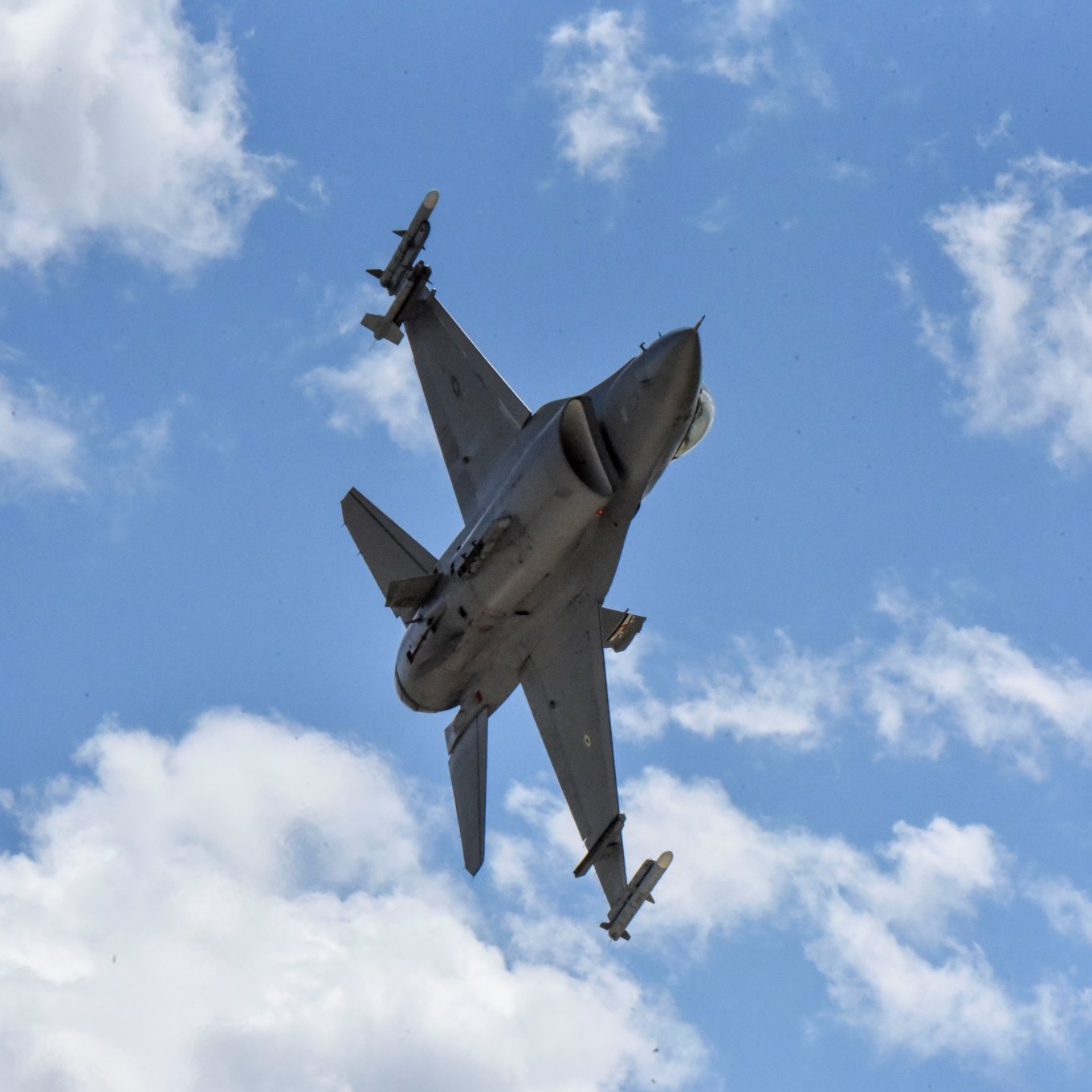 The F-16 aircraft Defense Express EU High Representative: the F-16 Fighter Training of Ukrainian Pilots Has Begun