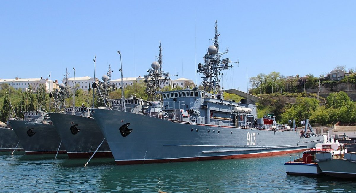 The Black Sea Fleet in Crimea Defense Express The UK Defense Intelligence Reveals Why russia Bolsters Defenses at Novorossiysk Base
