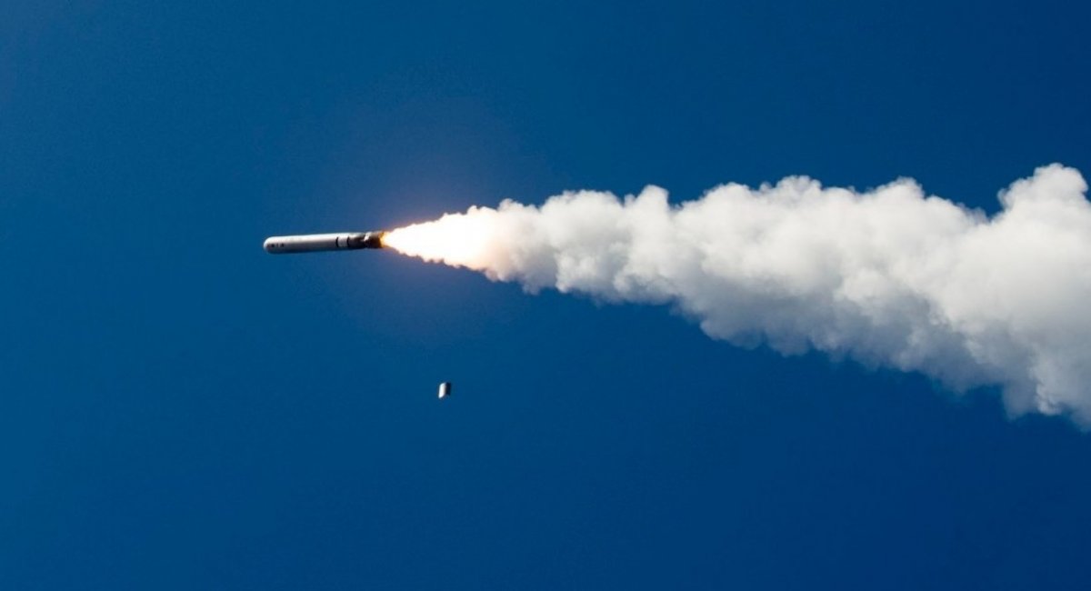 The Tomahawk subsonic cruise missile Defense Express Defense Express' Annual Review: Ukraine Destroys Armor with Ground Robot, U.S. Mass-Buys Tomahawks, Europe Counts the Cost of Standing Alone