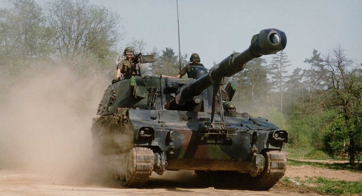 M109  155 mm tracked self-propelled howitzer