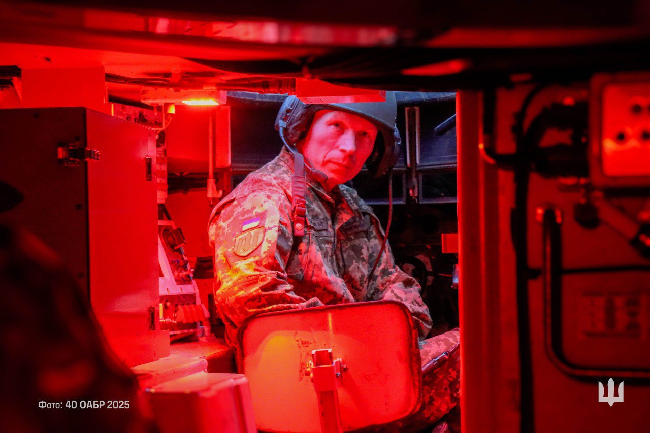 Under the cover of darkness, Ukrainian artillery delivers a devastating blow to russian forces Defense Express The 40th Separate Artillery Brigade Demonstrates How Polish AHS Krab System Transforms Night into an Ally on the Battlefield (Photos)