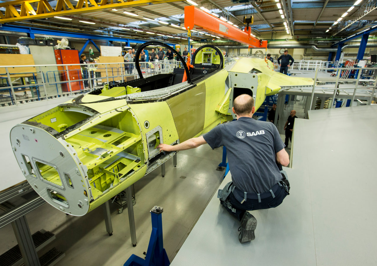 The JAS 39 Gripen E jets production Defense Express Others Want to Build Saab Gripen Jets for Ukraine – Could This Threaten Localization Plans?