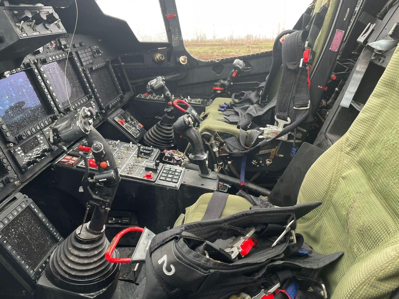 ockpit of Kamov Ka-52 ‘Alligator’ (NATO reporting name: Hokum B) that was seized by Ukrainian warriors earlier, Ukrainian Warriors Shot Down russia's Ka-52 Helicopter Near Kherson with 9K33 Osa SAM, Defense Express