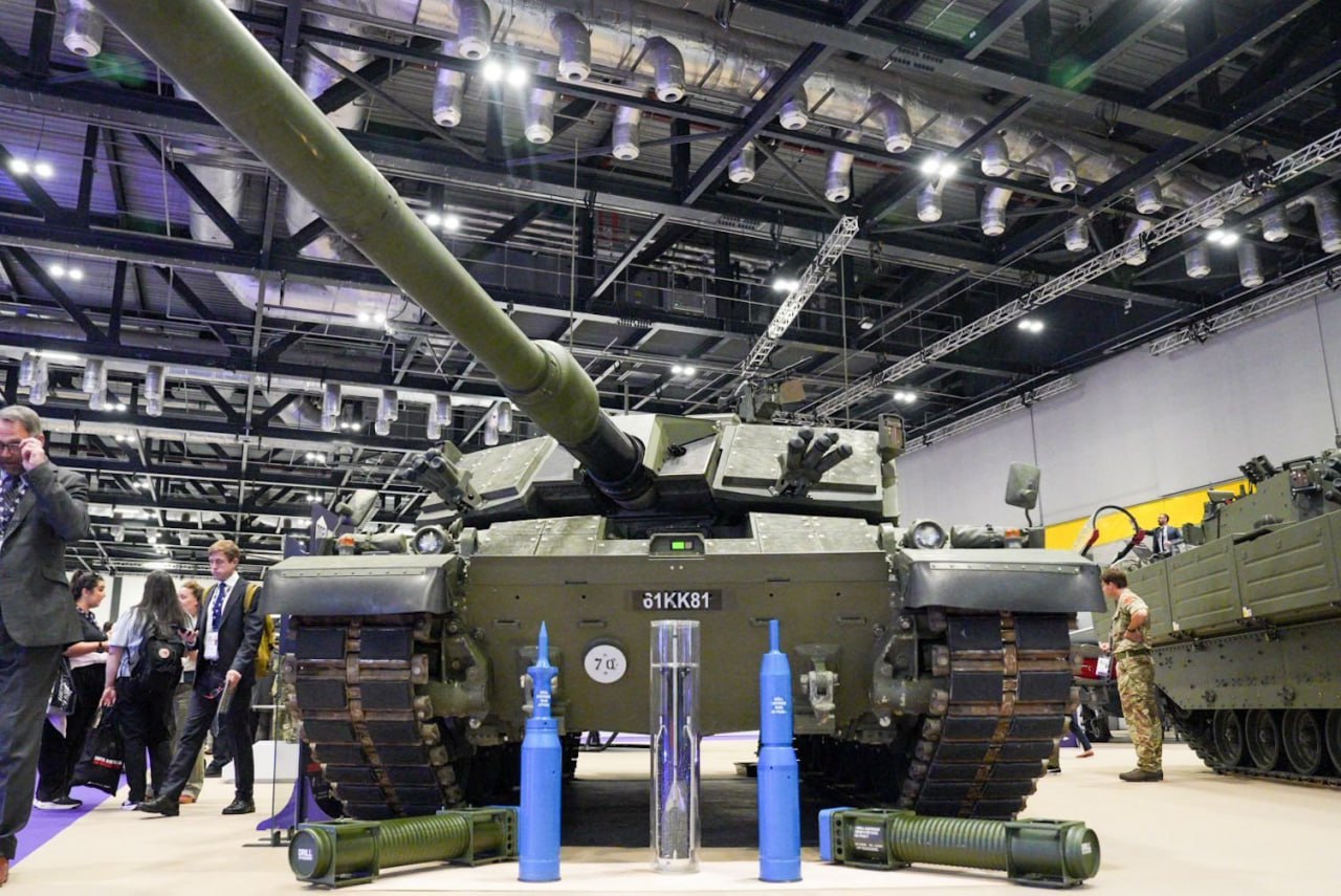 Challenger 3 tank at DSEI 2025 exhibition