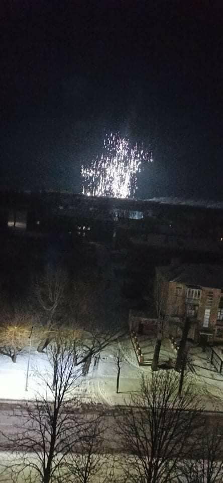 Defense Express / Russians shelled the Popasna village with phosphorus munitions, banned by the Geneva Conventions / Day 18th of Ukraine's Defense Against Russian Invasion