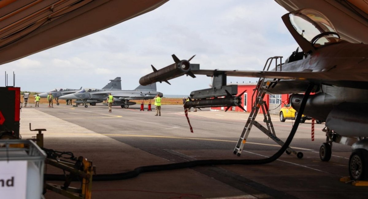 The F-16 and Gripen aircraft Defense Express Defense Express’ Weekly Review: Chinese Replica of Iranian Drone Bought from Israel, French Missile Capable of Reaching Moscow and New Ukrainian Domestic and Foreign Ballistic Missiles