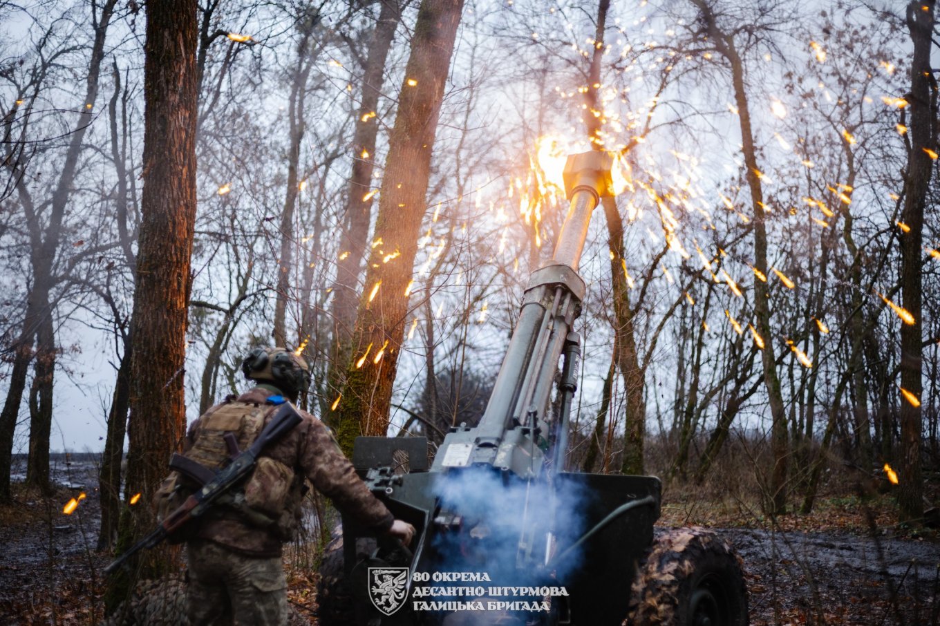 Soviet-made Nona-K Gun-Mortar Used by Ukrainian Artillerymen Demonstrates Phenomenal Accuracy, The 120 mm 2B16 NONA-K gun-howitzer-mortar towed system