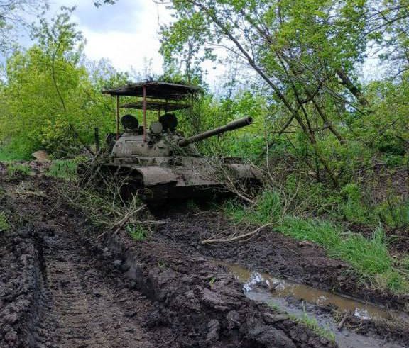 The Rashists’ T-54/55 tank with a 'double grill' for alleged missile defense, May 23, How russians Will Fight After Losing 200,000 Soldiers, 11,000 Armored Vehicles in Ukraine, Defense Express