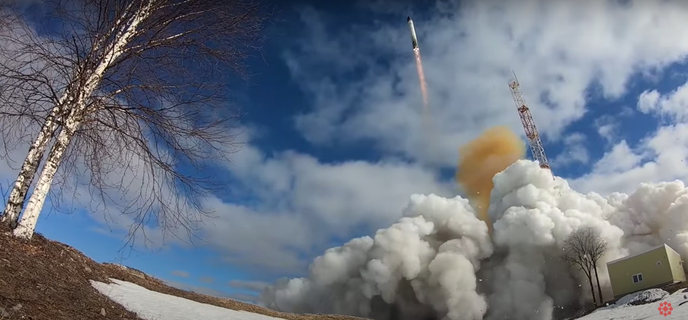 Illustrative photo: RS-28 Sarmat ICBM test launch / Defense Express / RS-28 Sarmat ICBM Explodes During Test Launch in russia