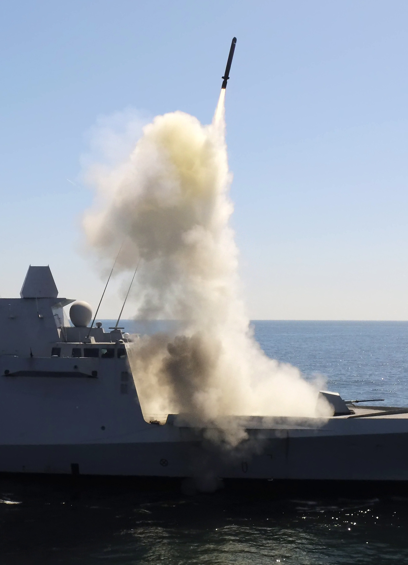 Missile de Croisière Naval (MdCN) launch / Defense Express / France Allows Ukraine to Strike Targets in russia But What Else it Can Give Besides SCALP