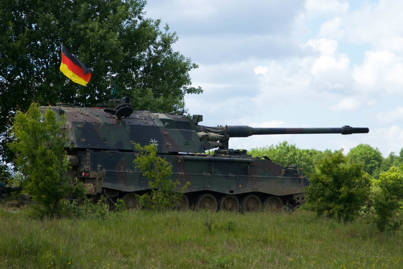 Germany to Open a Service Center For Ukraine’s PzH 2000s In Poland: Ukrainian Artillerymen Use Self-Propelled Guns Very Intensively, Defense Express, war in Ukraine, Russian-Ukrainian war