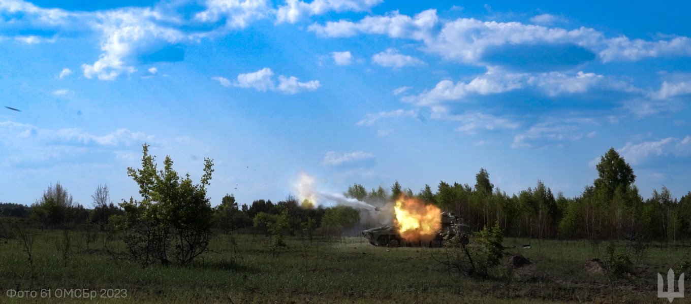 The UK Defense Intelligence Says Ukraine Holds Initiative in Most Areas of the Front, illery of the 61st Mechanized Brigade eliminates the invaders / Photo credit: the 61st Mechanized Brigade, Defense Express