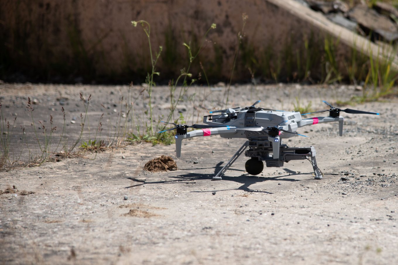 US Army Drops Combat Grenade from Drone for First Time After Years of Development,Skydio X10 with an Audible mount and an M67 grenade