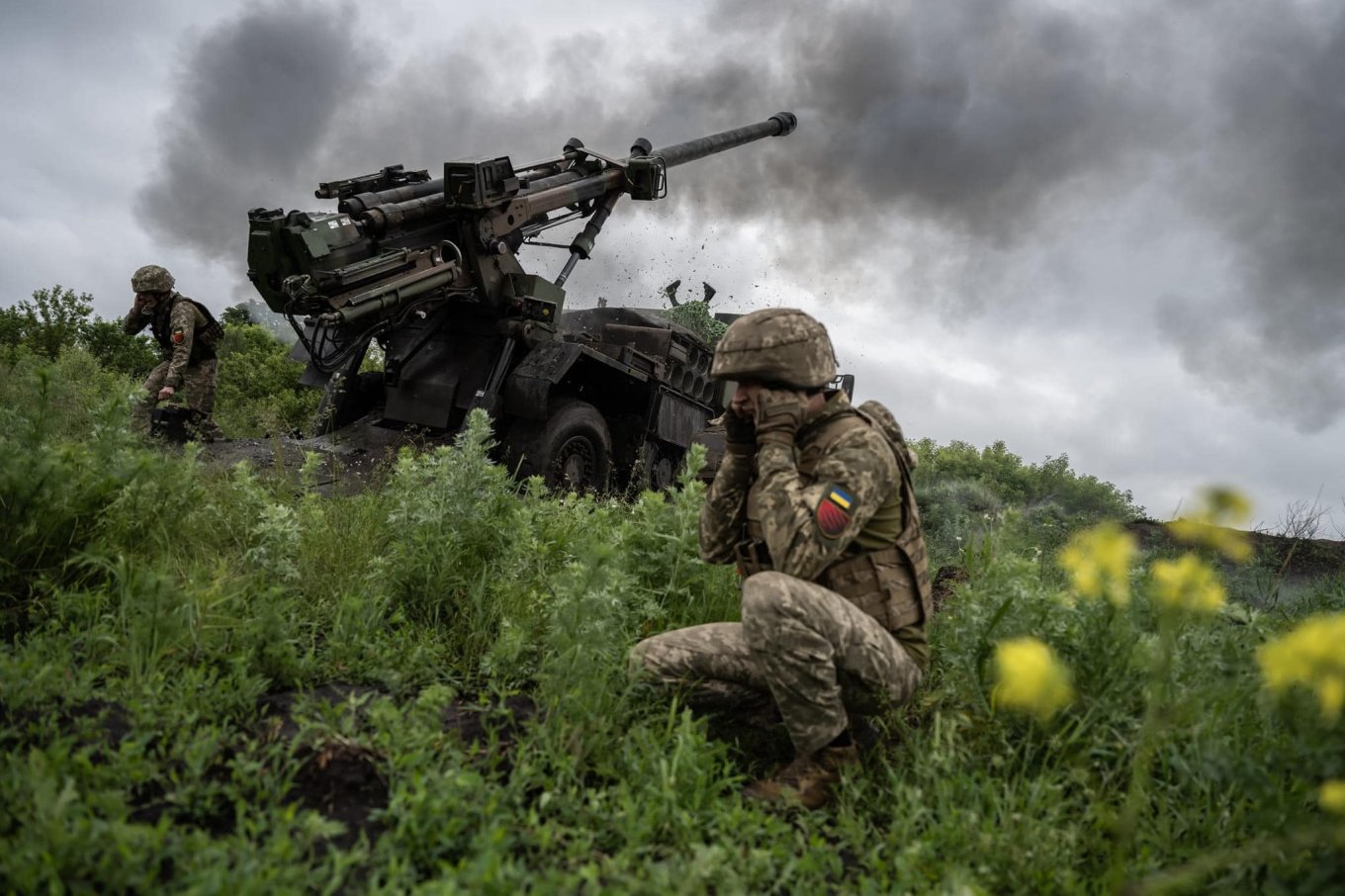Ukrainian artillerymen firing at russian positions, summer 2023