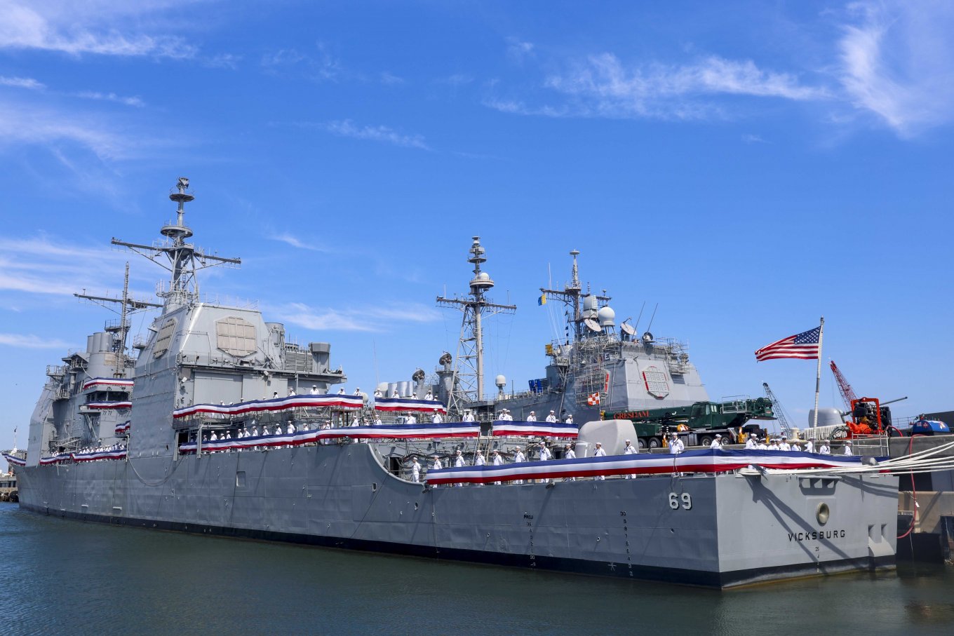 Vicksburg (CG-69) during the ceremonial decommissioning / Defense Express / How to Make Use of the 12 Ticonderoga Cruisers USA is Decommissioning