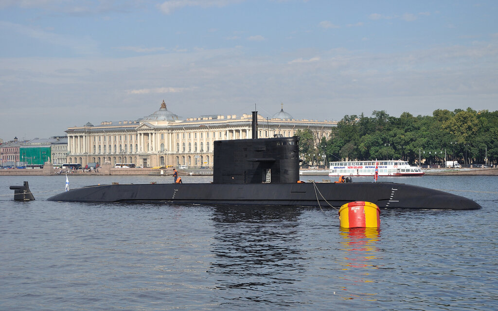 the B-585 Saint Petersburg submarine of russia’s fleet, In Russia, the Saint Petersburg Submarine was Decommissioned, While Being in the Fleet Only for Two Years, Although it Was Built for Decades, Defense Express