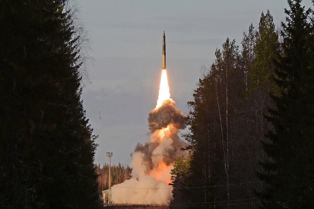 Launch of the RT-2PM Topol intercontinental ballistic missile (ICBM)