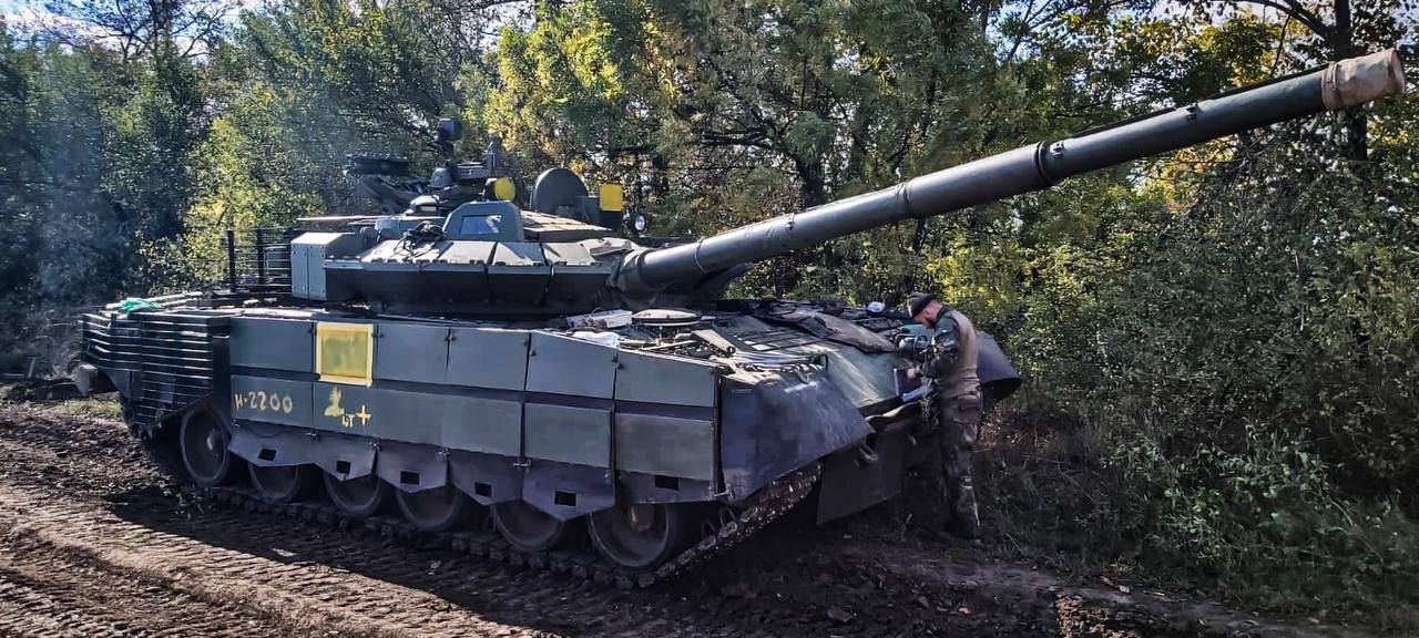The Ukrainian 128th Brigade captured a Russian T-80BVM tank in Kherson region, Ukraine’s Defense Forces Continue Destroy russian Troops and Equipment on Southern Front, Defense Express