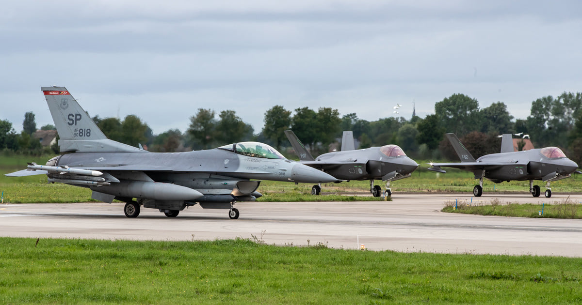 F-16 and F-35 aircraft of the Netherlands Air Force, How Many F-16s Can Ukraine Count On and Why F-35 Production Plays a Decisive Role in Process of Transferring the Aircraft, Defense Express