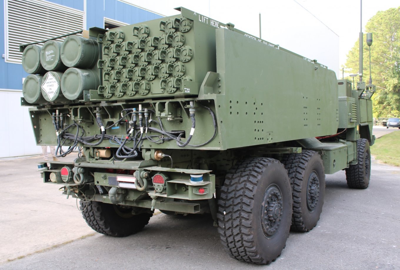 AML (unmanned HIMARS) with a container for GMLRS rockets on the left and a container for new 120mm DSFT rockets on the right, U.S. Calls 1960 Soviet Technology Its