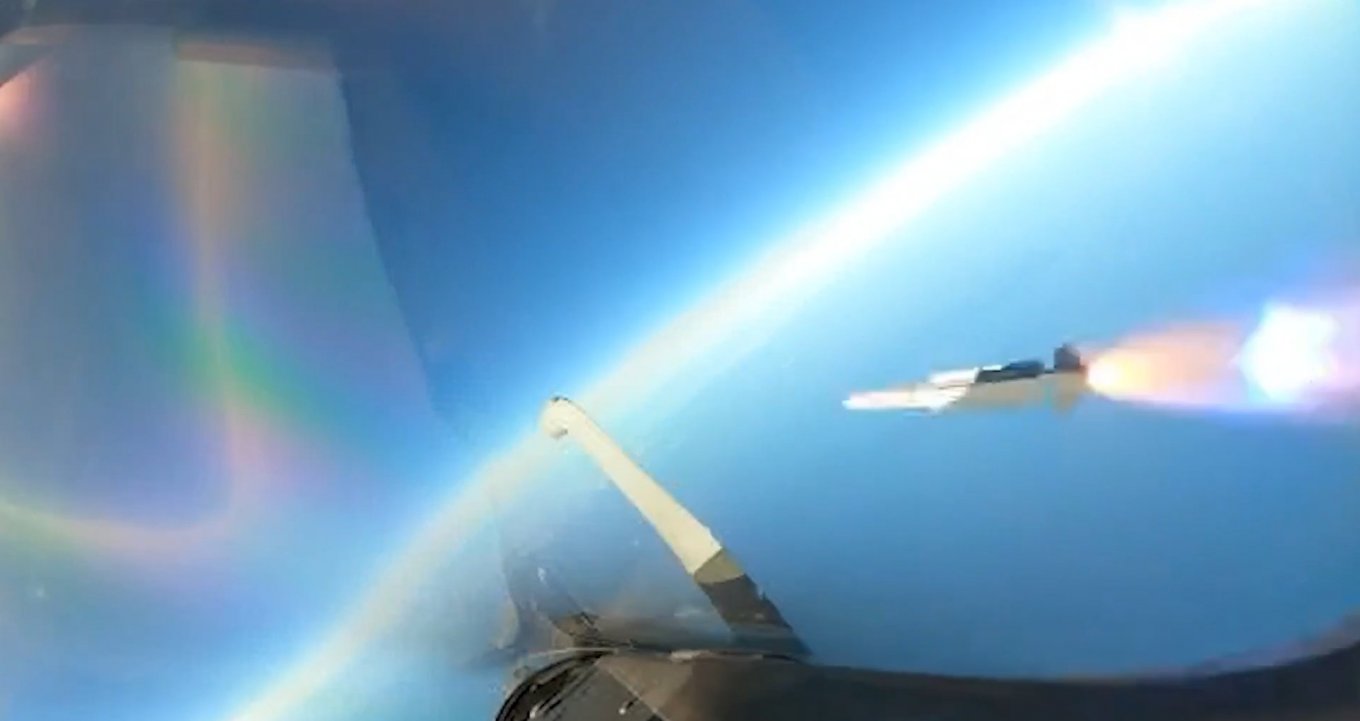 Launch moment of the MICA-EM from a Rafale fighter acting as the target