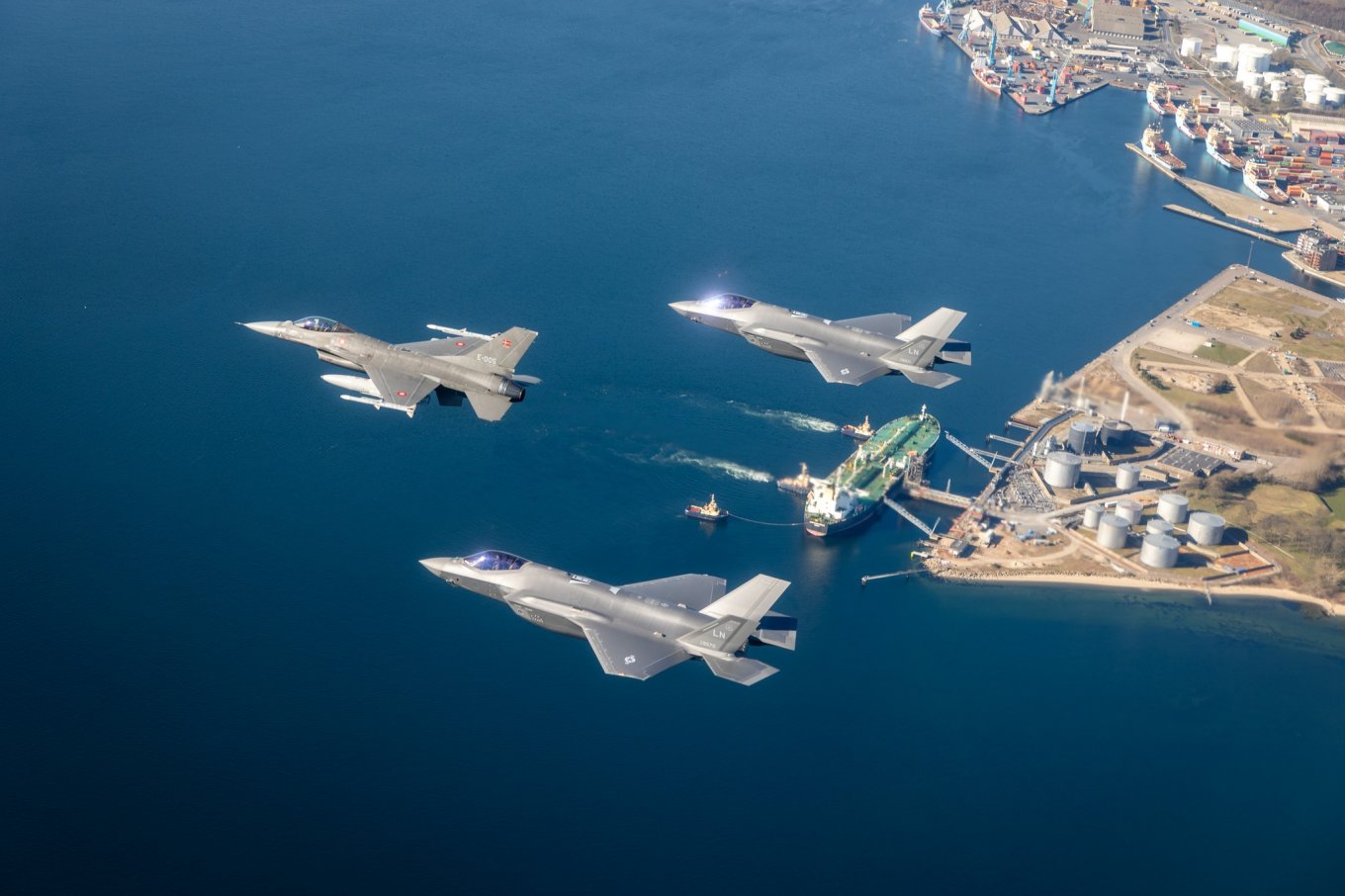 USAF F-35 grouped with a Danish F-16