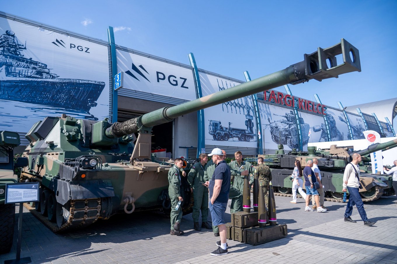 Polish 155mm AHS Krab SPH at MSPO exhibition in Kielce / Photo credit: official MSPO website