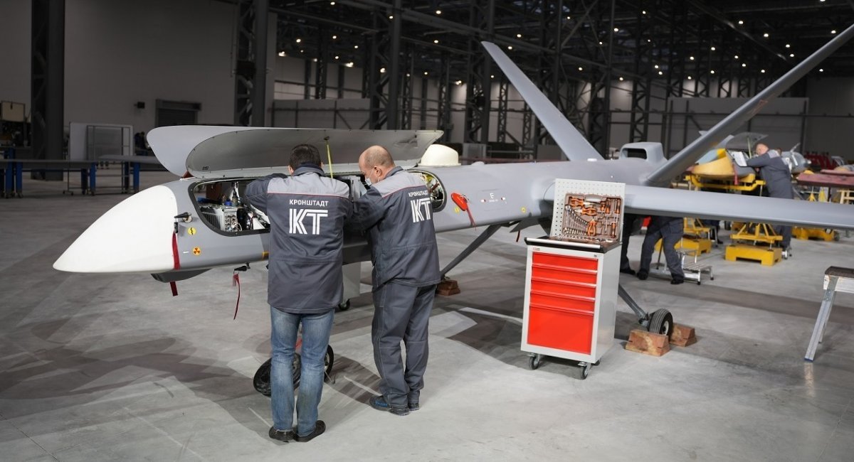 Manufacture of the russian Orion UAV at the Kronshtadt factory, staged photo published by russian media in June 2022