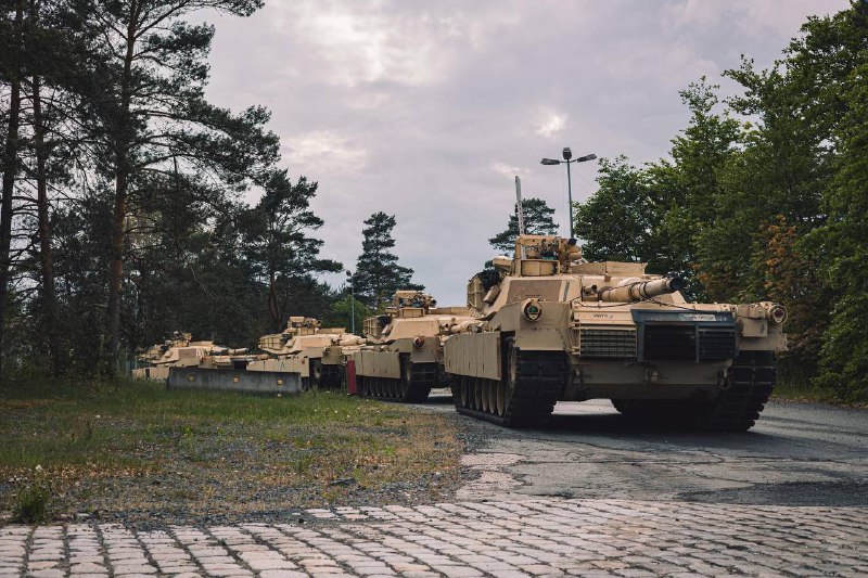 The arrival of American Abrams M1A1 tanks at the Grafenwer training ground in Germany for the training of Ukrainian tankers. The photos were taken on May 13-14, but were published 2 weeks later, Ukrainian Military Start Mastering American M1 Abrams Tanks in Germany, Defense Express
