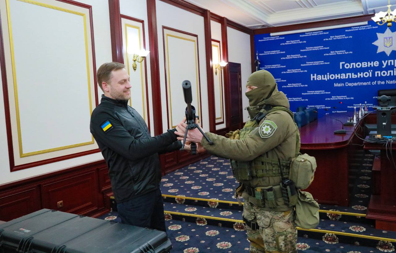Defense Express / The Minister of the Internal Affairs of Ukraine Denys Monastyrskyi presented awarded a policeman with a sniper rifle / Day 33rd of Ukraine's Defense Against Russian Invasion (Live Updates)