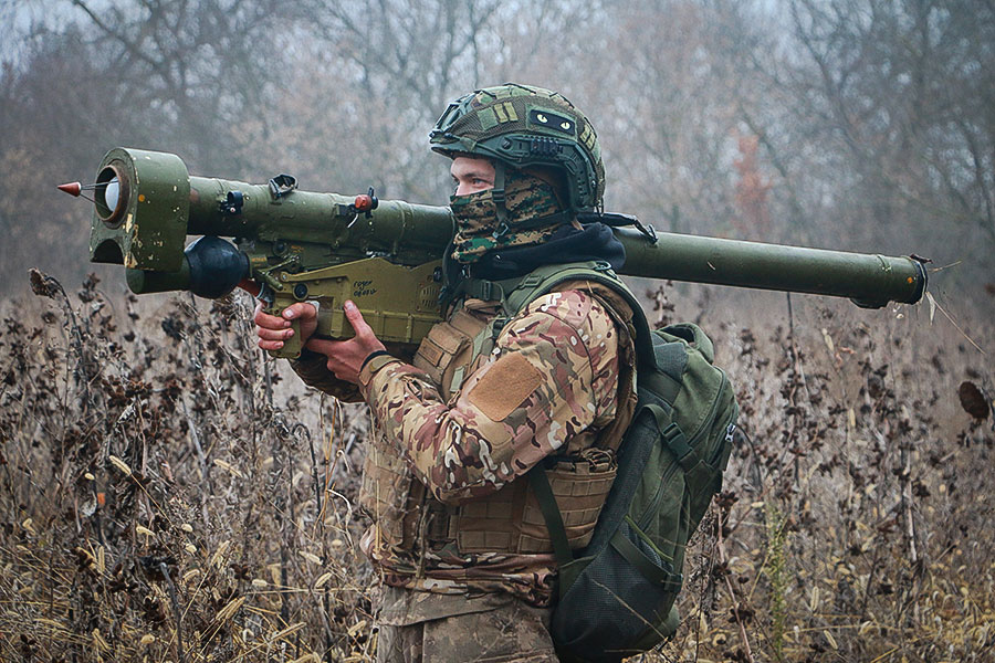 Illustrative photo: a Ukrainian soldier holding a 9K38 Igla MANPADS