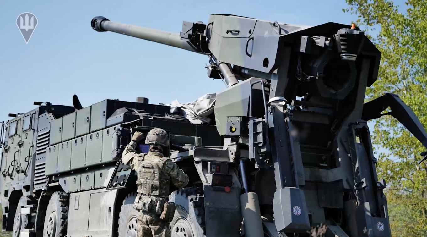 The CAESAR 155 mm self-propelled artillery system of the Ukrainian Air Assault Forces Defense Express The Ukrainian Air Assault Forces Showed the Work of CAESAR Systems from Denmark (Video)