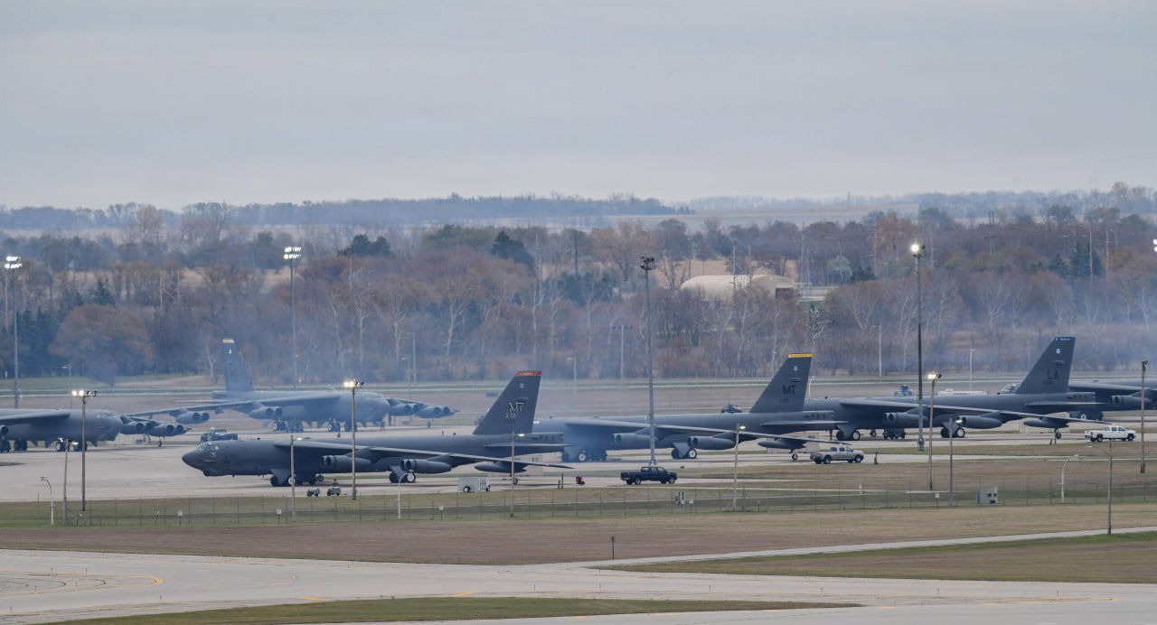 B-52 Shortage: Why Modernization of America's Legendary Bombers is Under Threat