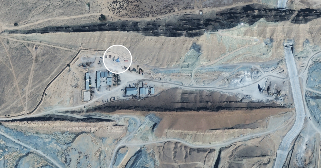 Constructionsite of the Eagle44 air base in iran and the alleged mock-up of a russian Su-35 / Satellite image credit: Maxar Technologies