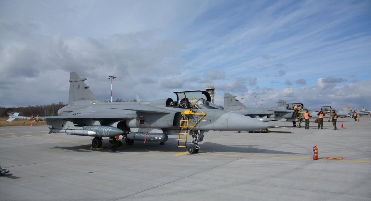 JAS 39 Gripen fighters of the Czech Air Force / Defense Express / Sweden Discloses How Many Gripens Its Spare Parts Package Could Maintain for Ukraine