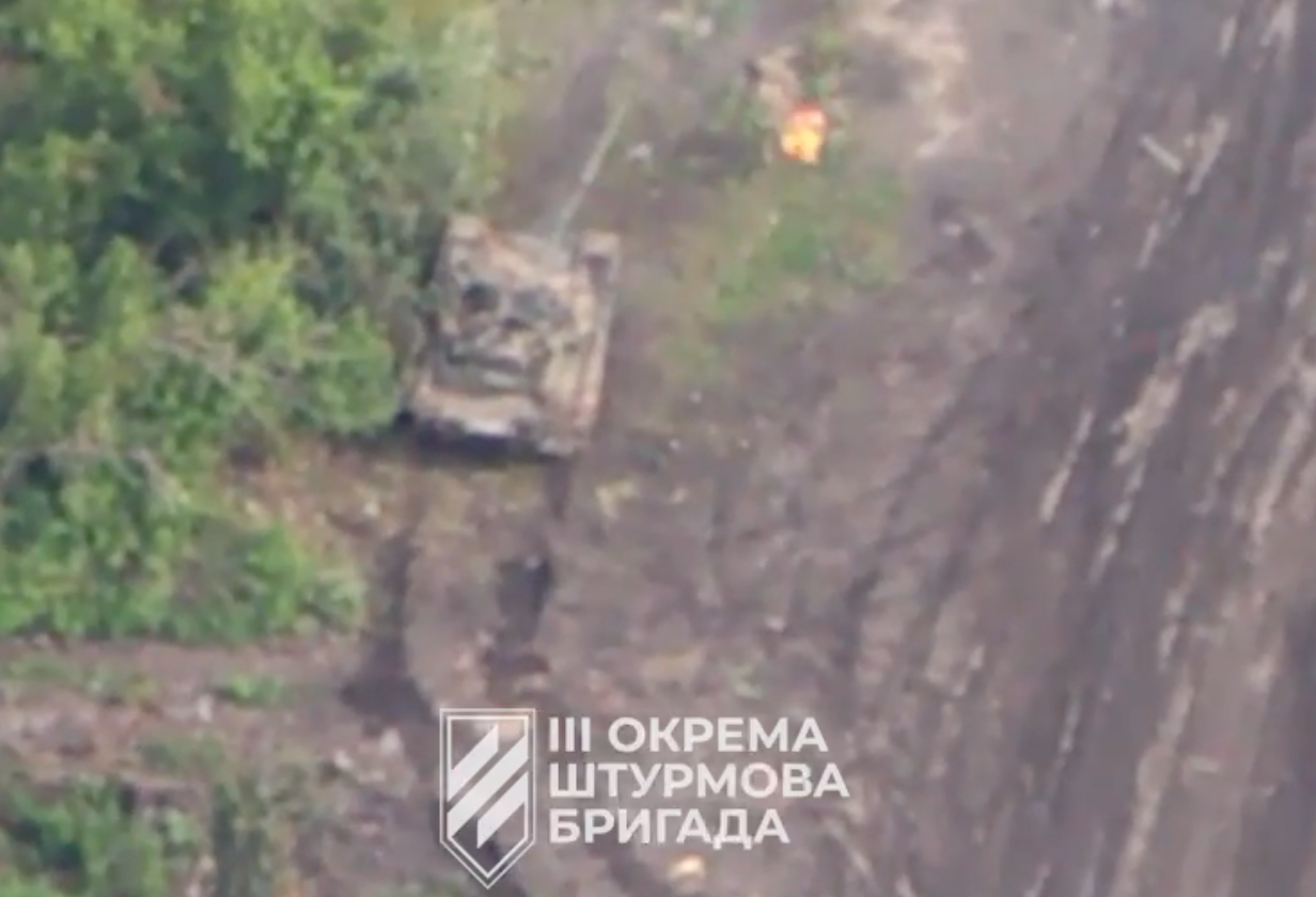 T-90M Proryv tank in the sight of the FPV drone of the 3rd Assault Brigade, July 2023, Modern russian T-90M Proryv Tanks Have a Problem That Makes Them Vulnerable to Ukrainian FPV Drones, Defense Express